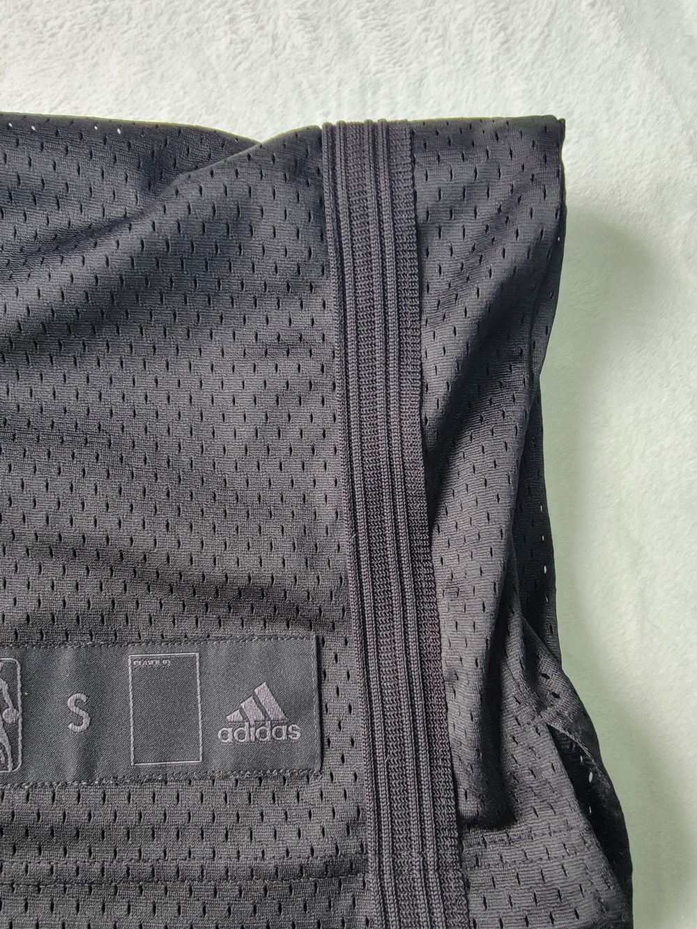 RARE ! Adidas CAVS Lebron JAMES #23 Black Gold Jersey - Picture 13 of 16